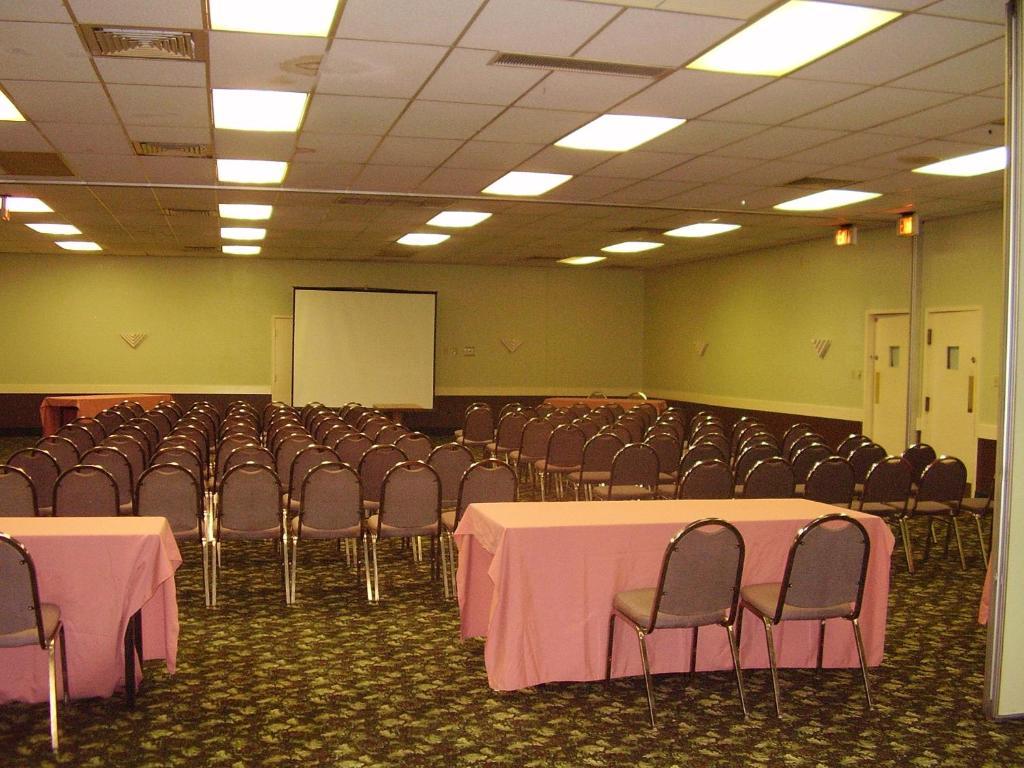 Vacation Inn Phoenix Bagian luar foto