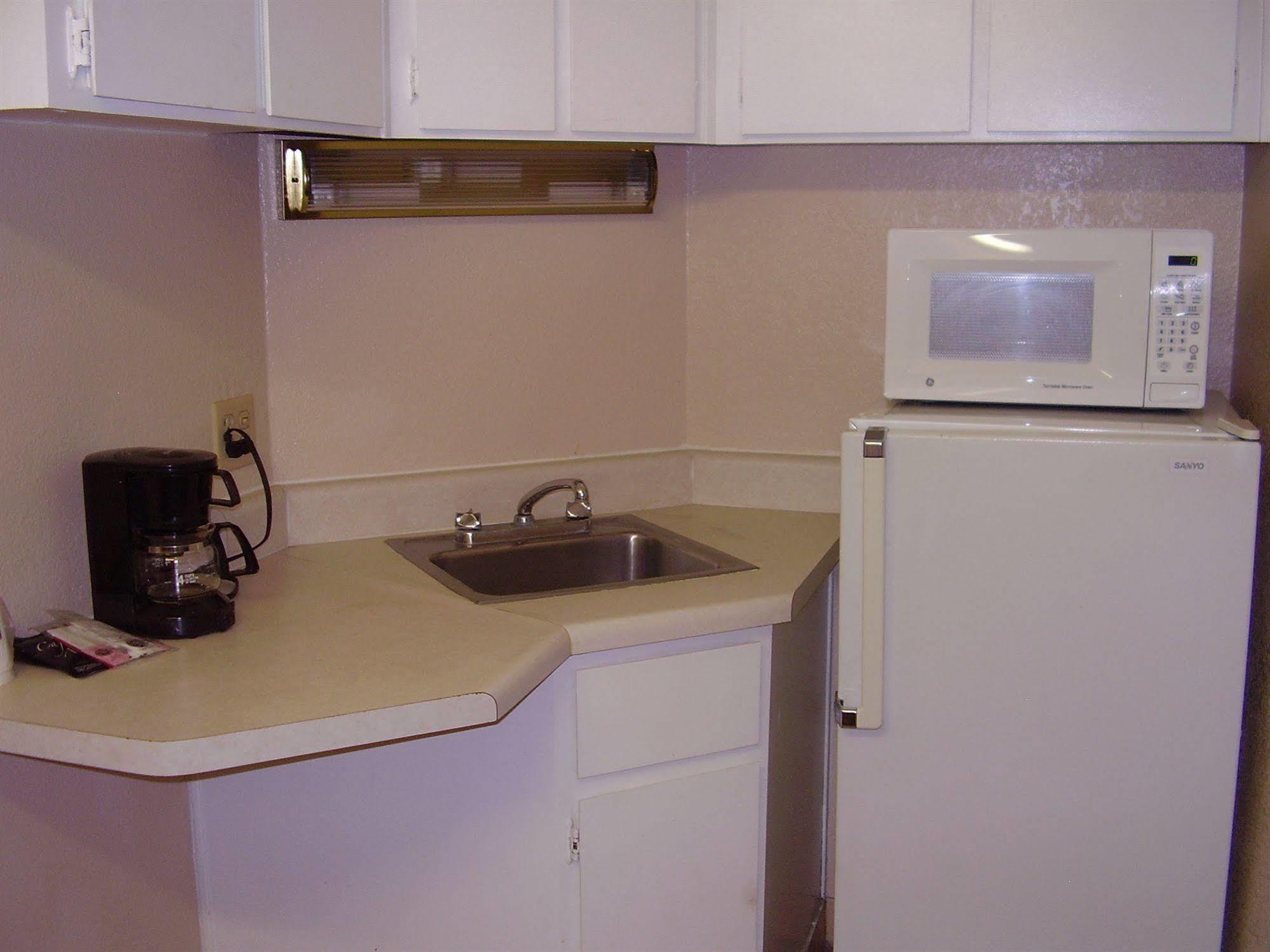Vacation Inn Phoenix Bagian luar foto