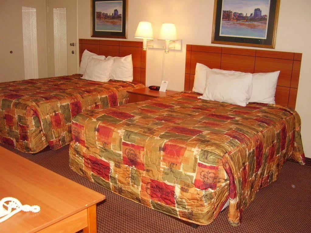 Vacation Inn Phoenix Bagian luar foto