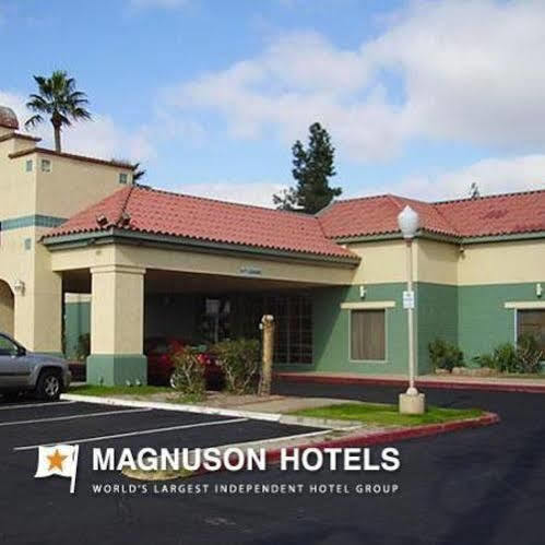 Vacation Inn Phoenix Bagian luar foto
