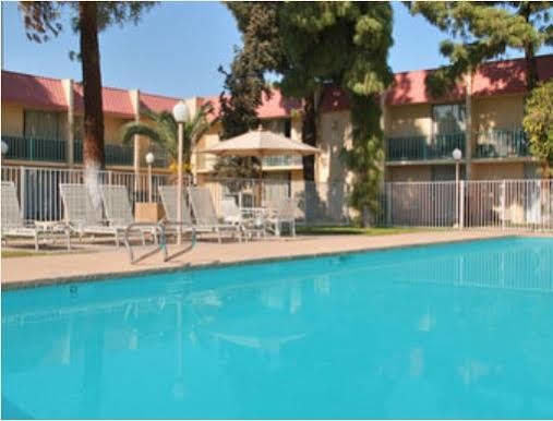 Vacation Inn Phoenix Bagian luar foto